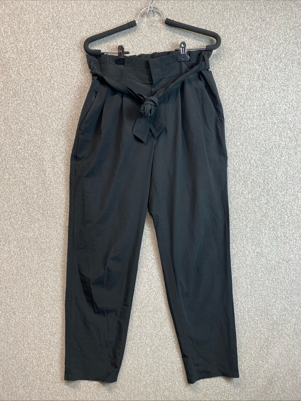 Athleta Women’s Size 6 Black Skyline II Belted Paper Bag Travel Career Pants